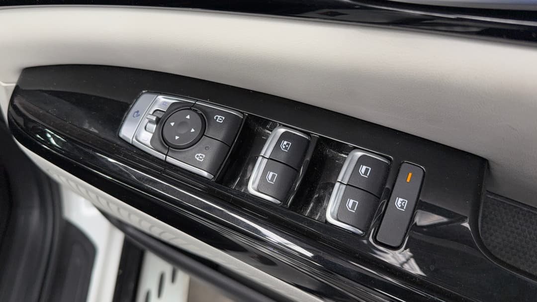 2023 Kia Carnival Special Edition, Automatic, 64996 km, Drivers Side Door Panel Controls