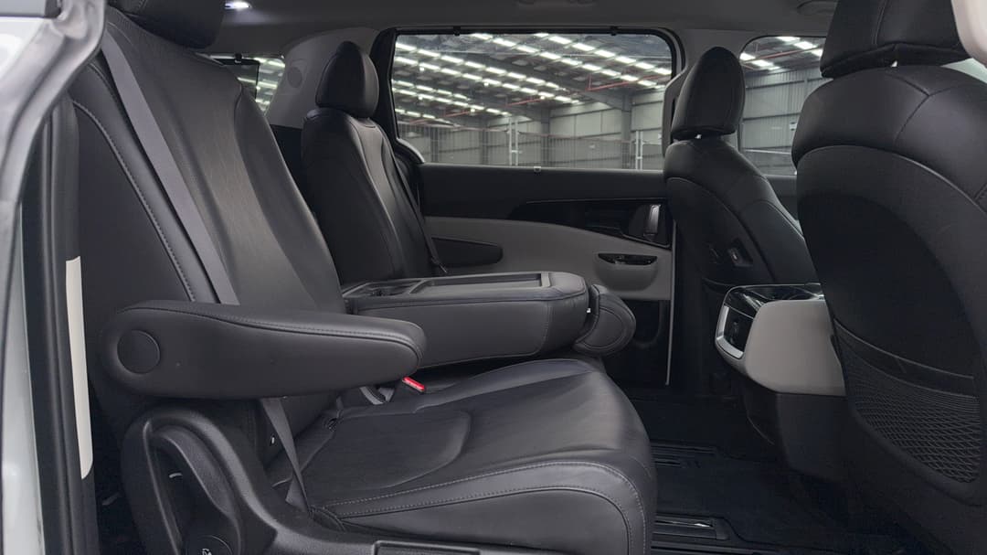 2023 Kia Carnival Special Edition, Automatic, 64996 km, Right Side Rear Door Cabin View