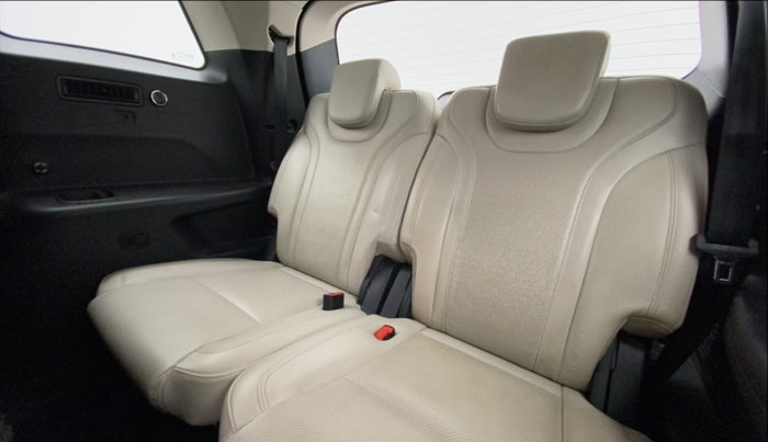 2021 Mahindra XUV700 AX 7 P MT 7 STR, Petrol, Manual, 32,048 km, Third Seat Row ( optional )