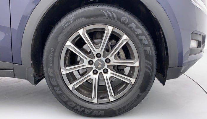 2021 Mahindra XUV700 AX 7 P MT 7 STR, Petrol, Manual, 32,048 km, Right Front Wheel