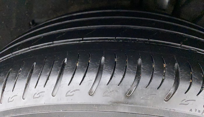 2021 Mahindra XUV700 AX 7 P MT 7 STR, Petrol, Manual, 32,048 km, Left Rear Tyre Tread