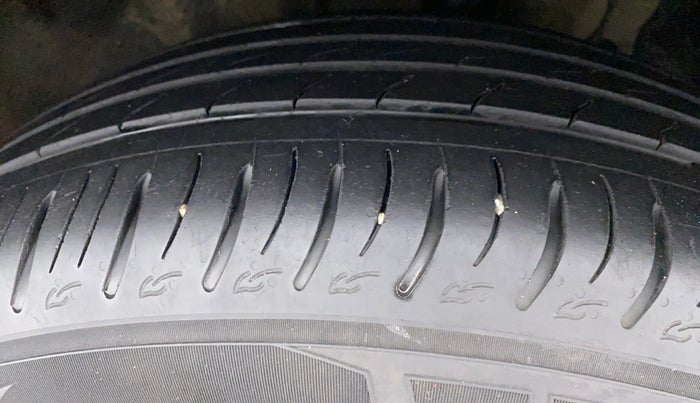 2021 Mahindra XUV700 AX 7 P MT 7 STR, Petrol, Manual, 32,048 km, Left Front Tyre Tread