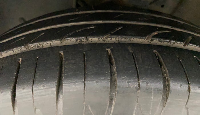 2017 Maruti IGNIS DELTA 1.2, Petrol, Manual, 1,04,359 km, Left Front Tyre Tread