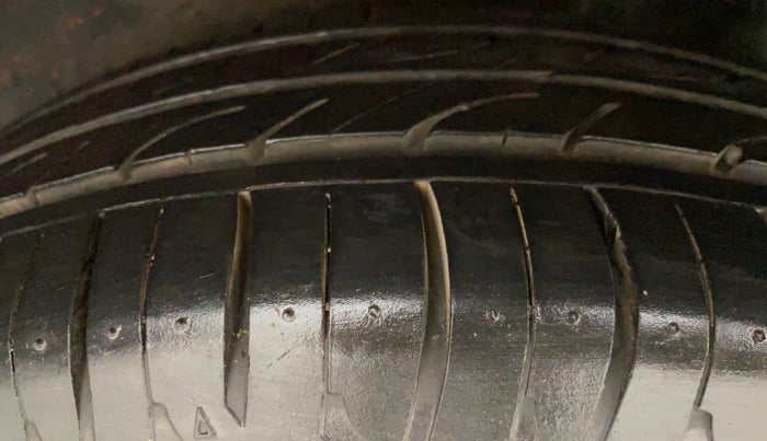 2017 Maruti IGNIS DELTA 1.2, Petrol, Manual, 1,04,359 km, Left Rear Tyre Tread