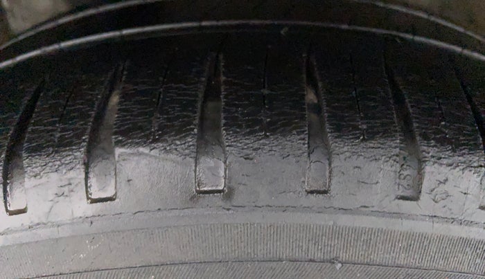 2014 Honda Amaze 1.2 SMT I VTEC, Petrol, Manual, 1,46,858 km, Right Rear Tyre Tread