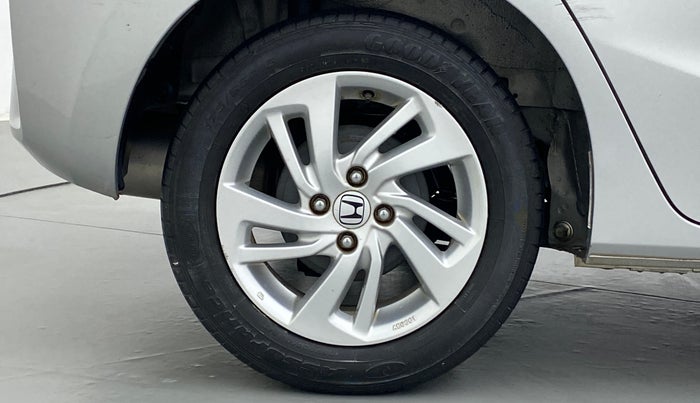 2016 Honda Jazz 1.2 V MT, Petrol, Manual, 18,757 km, Right Rear Wheel