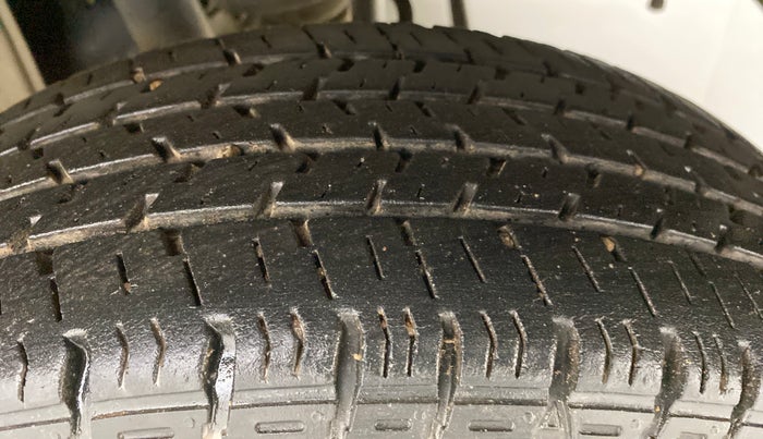 2015 Maruti Alto K10 VXI P, Petrol, Manual, 42,485 km, Left Rear Tyre Tread