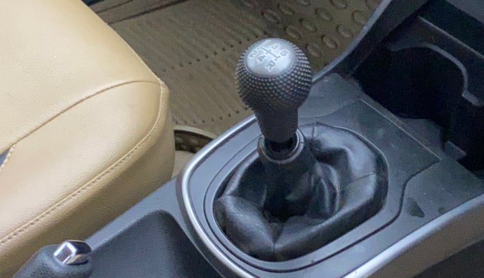 2015 Honda City 1.5L I-VTEC V MT, Petrol, Manual, 36,620 km, Gear lever - Boot Cover minor damage
