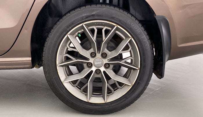 2015 Volkswagen Vento HIGHLINE 1.2 TSI AT, Petrol, Automatic, 62,250 km, Left Rear Wheel