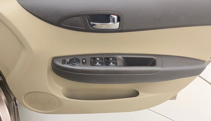 2013 Hyundai i20 SPORTZ 1.4 CRDI, Diesel, Manual, 1,20,605 km, Driver Side Door Panels Control
