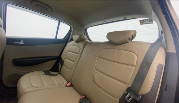 2013 Hyundai i20 SPORTZ 1.4 CRDI, Diesel, Manual, 1,20,605 km, Right Side Rear Door Cabin