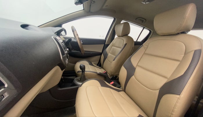 2013 Hyundai i20 SPORTZ 1.4 CRDI, Diesel, Manual, 1,20,605 km, Right Side Front Door Cabin