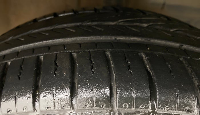 2015 Toyota Etios CROSS G, Petrol, Manual, 48,638 km, Right Front Tyre Tread