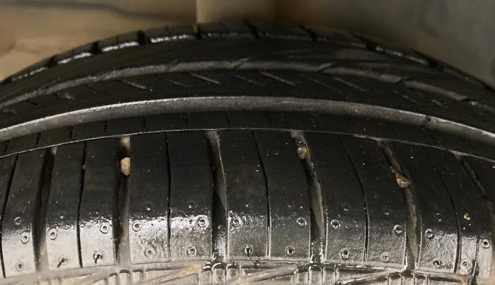 2015 Toyota Etios CROSS G, Petrol, Manual, 48,638 km, Right Rear Tyre Tread