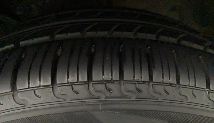 2019 Renault TRIBER RXZ, Petrol, Manual, 56,210 km, Left Front Tyre Tread