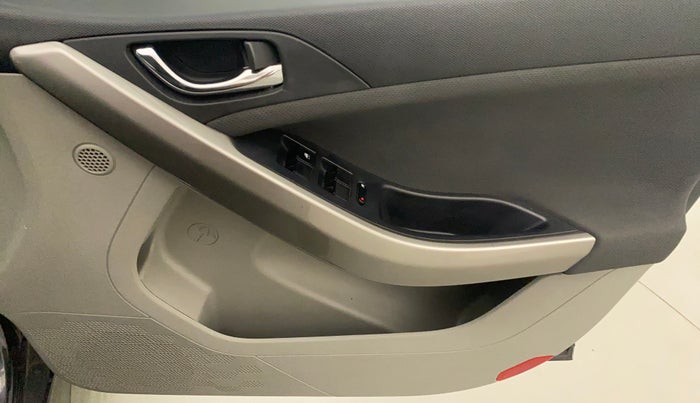 2019 Tata NEXON XZA PLUS PETROL, Petrol, Automatic, 18,707 km, Driver Side Door Panels Control