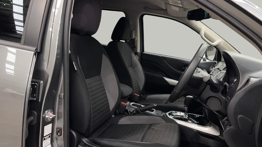 2023 Nissan Navara St-X (4x4) Cloth/no Sunroof, Automatic, 10519 km, Right Side Front Door Cabin View