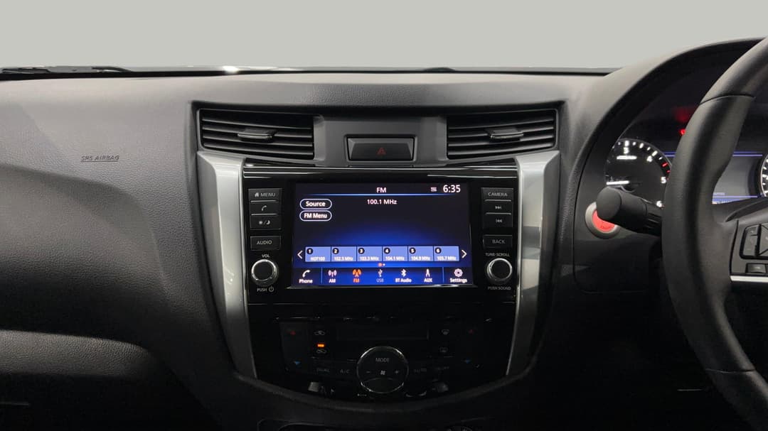 2023 Nissan Navara St-X (4x4) Cloth/no Sunroof, Automatic, 10519 km, Center Console