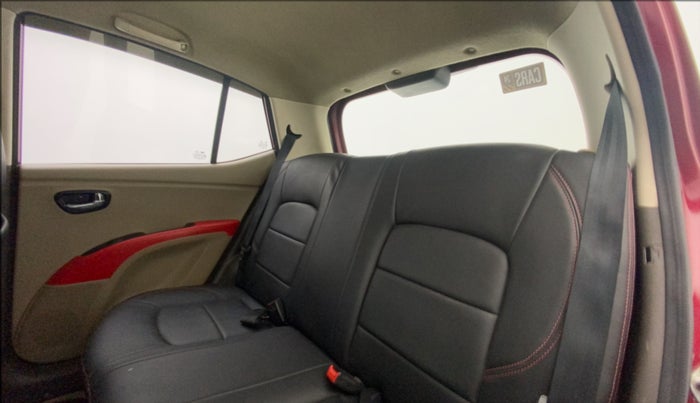 2016 Hyundai i10 SPORTZ 1.1, Petrol, Manual, 60,867 km, Right Side Rear Door Cabin