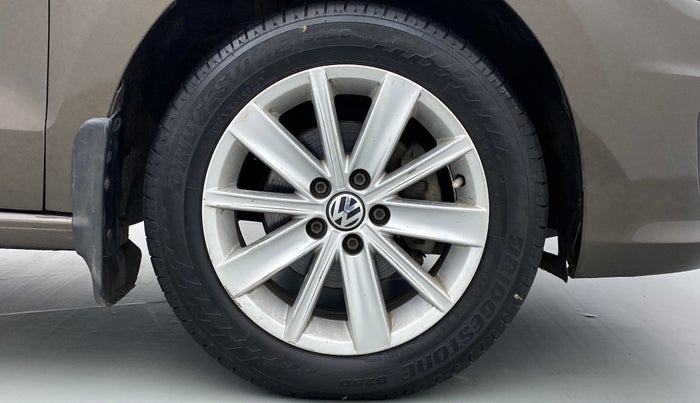 2016 Volkswagen Vento HIGHLINE PETROL, Petrol, Manual, 25,060 km, Right Front Wheel