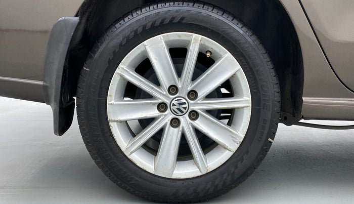 2016 Volkswagen Vento HIGHLINE PETROL, Petrol, Manual, 25,060 km, Right Rear Wheel