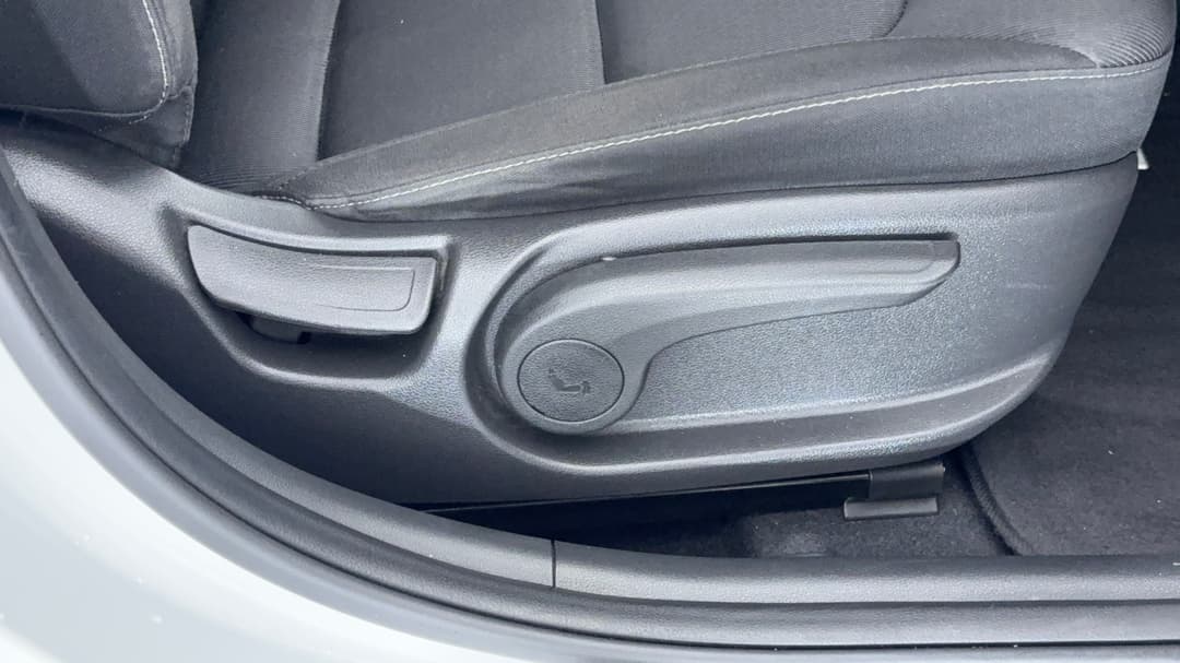 2017 Hyundai Elantra Active 2.0 Mpi, Automatic, 130483 km, Drivers Side Adjustment Panel