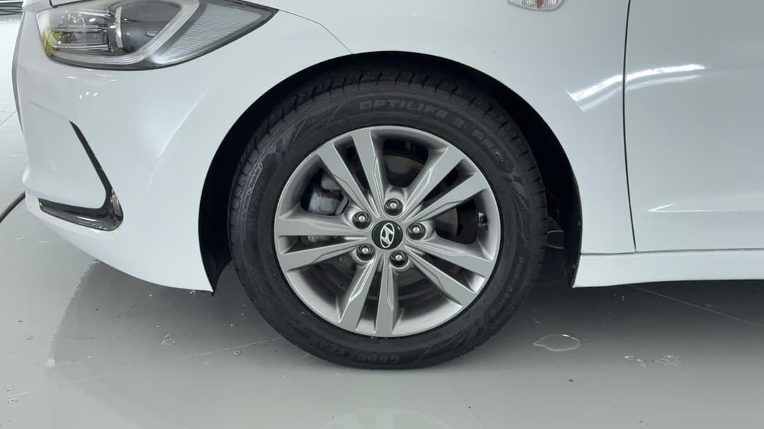 2017 Hyundai Elantra Active 2.0 Mpi, Automatic, 130483 km, Left Front Wheel