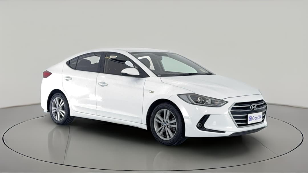 2017 Hyundai Elantra Active 2.0 Mpi, Automatic, 130483 km, Right Front Diagonal (45- Degree) View