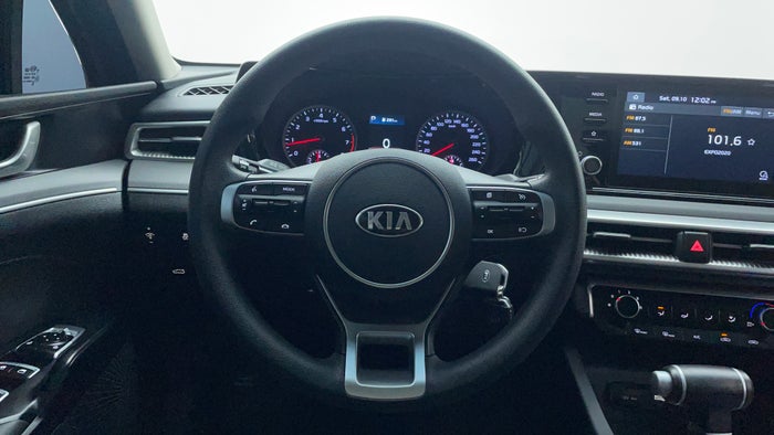 Kia K5-Steering Wheel Close-up