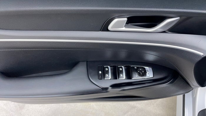 Kia K5-Driver Side Door Panels Controls