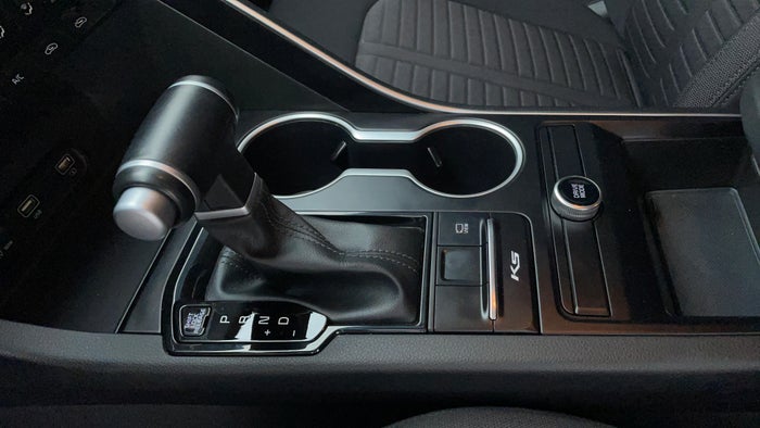 Kia K5-Gear Lever