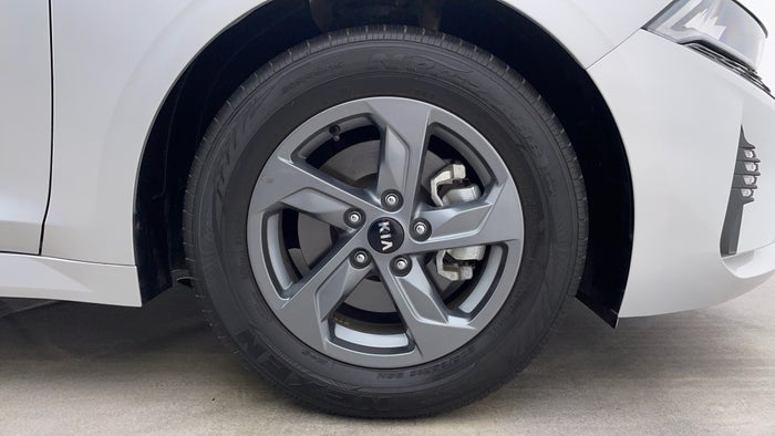 Kia K5-Right Front Tyre