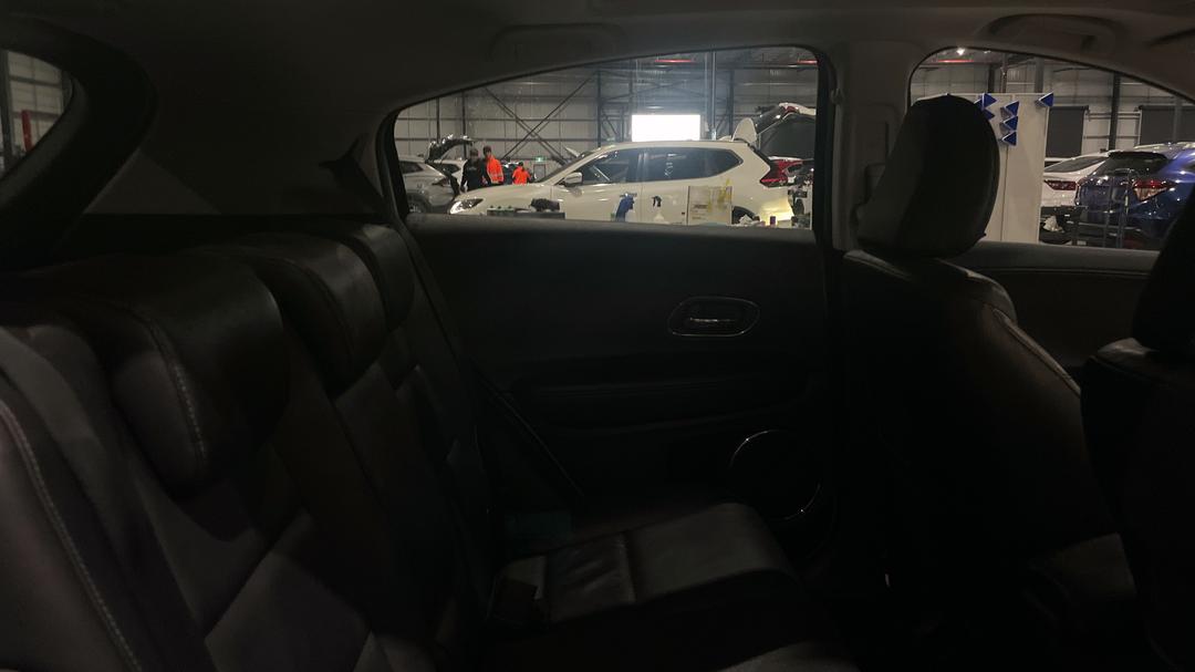 2017 Honda HR-V Vti-l, Automatic, 91076 km, Right Side Rear Door Cabin View