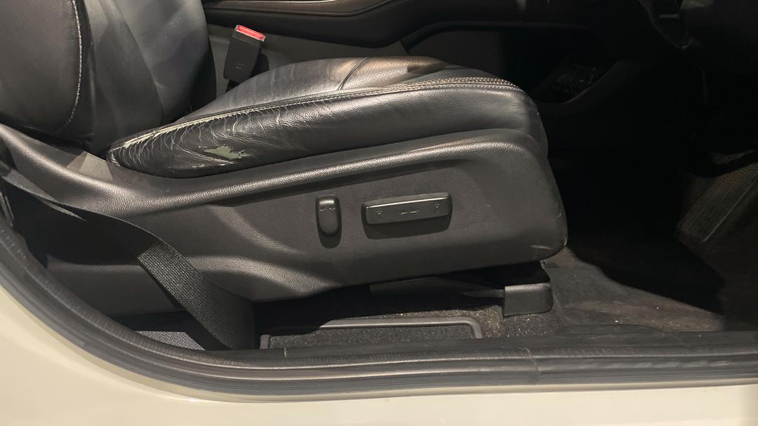 2017 Honda HR-V Vti-l, Automatic, 91076 km, Drivers Side Adjustment Panel