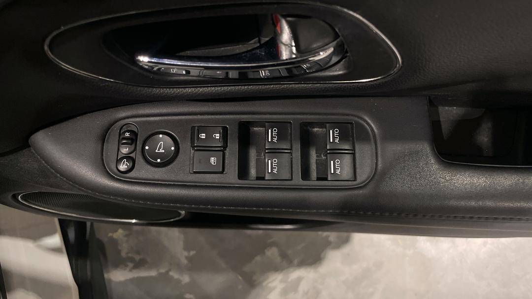 2017 Honda HR-V Vti-l, Automatic, 91076 km, Drivers Side Door Panel Controls