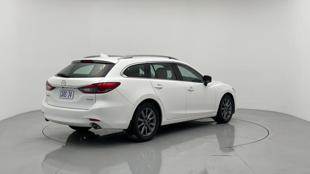 Right Back Diagonal (45- Degree) View