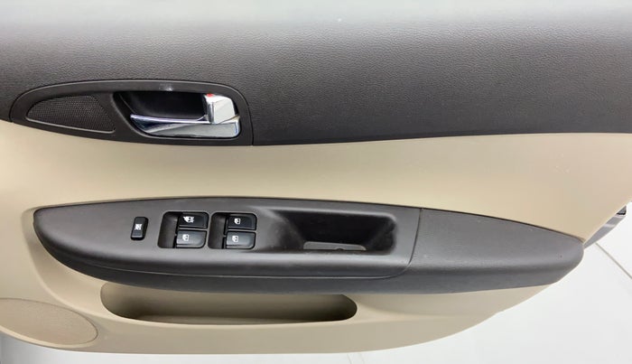 2013 Hyundai i20 MAGNA 1.2 VTVT, Petrol, Manual, 39,711 km, Driver Side Door Panels Control