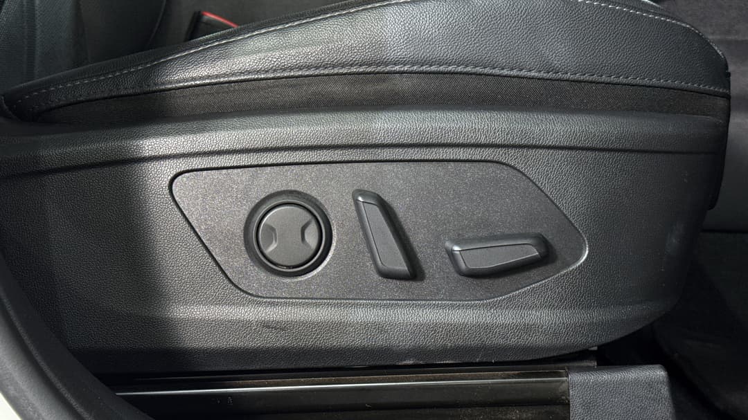 2023 Kia Sorento Sport+ 7 Seat, Automatic, 30016 km, Drivers Side Adjustment Panel