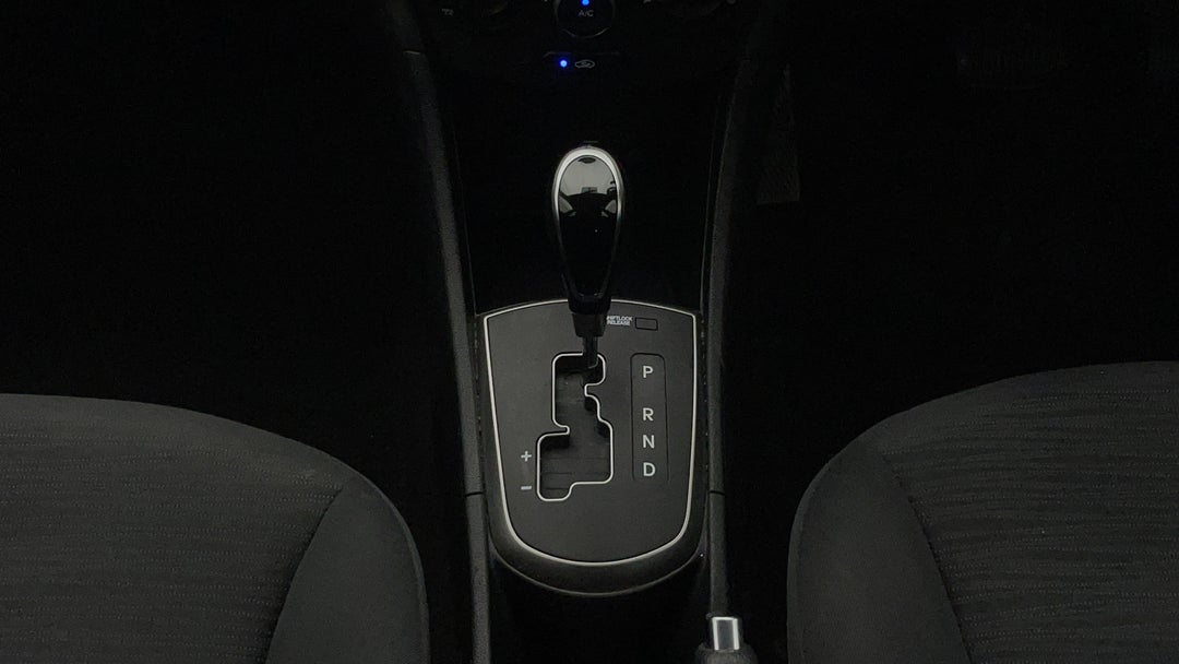 2018 Hyundai Accent Sport, Automatic, 139937 km, Gear Lever 