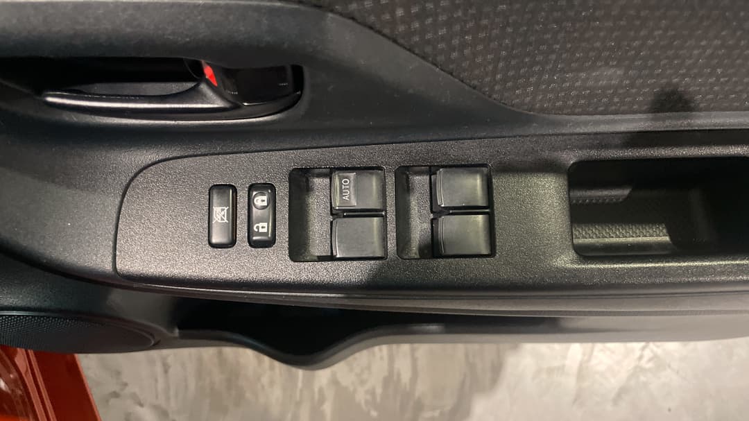 2018 Toyota Yaris Ascent, Automatic, 82558 km, Drivers Side Door Panel Controls