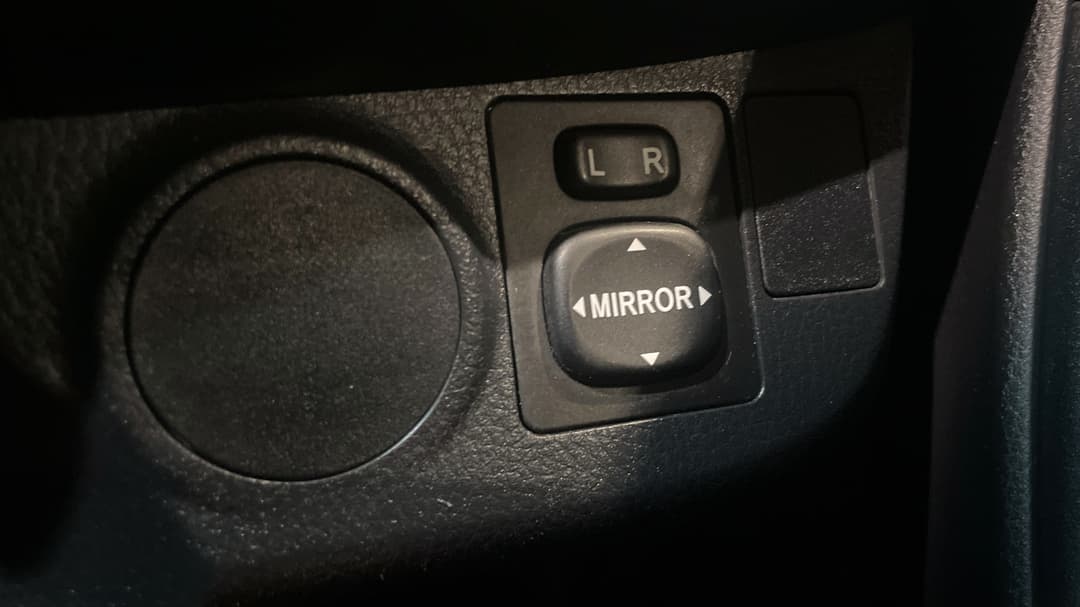 2018 Toyota Yaris Ascent, Automatic, 82558 km, Utility Switches/Buttons