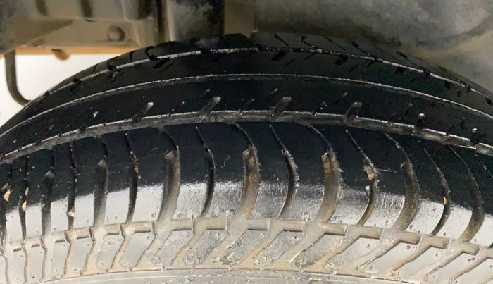 2016 Maruti Swift Dzire VXI, Petrol, Manual, 42,614 km, Right Rear Tyre Tread