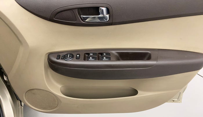 2011 Hyundai i20 SPORTZ 1.2, Petrol, Manual, 1,15,088 km, Driver Side Door Panels Control
