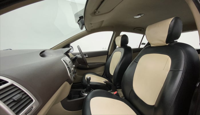 2011 Hyundai i20 SPORTZ 1.2, Petrol, Manual, 1,15,088 km, Right Side Front Door Cabin