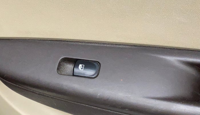 2011 Hyundai i20 SPORTZ 1.2, Petrol, Manual, 1,15,088 km, Right rear window switch / handle - Switch/handle not functional