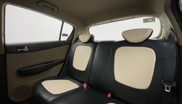 2011 Hyundai i20 SPORTZ 1.2, Petrol, Manual, 1,15,088 km, Right Side Rear Door Cabin