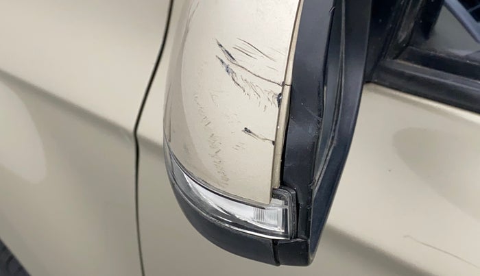 2011 Hyundai i20 SPORTZ 1.2, Petrol, Manual, 1,15,088 km, Left rear-view mirror - Cover has minor damage