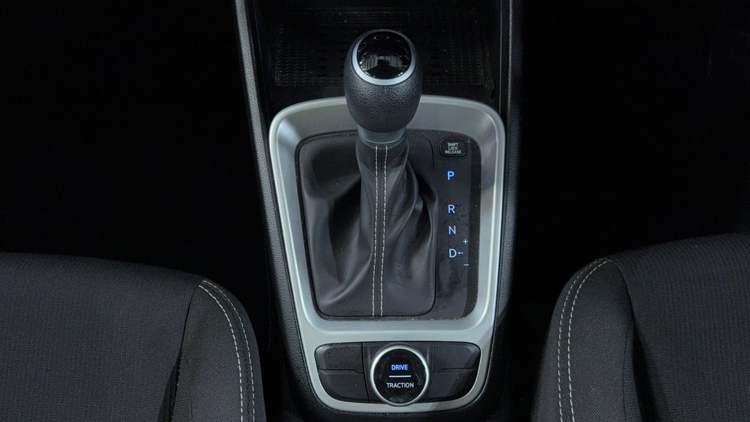 2023 Hyundai Venue Venue, Automatic, 52209 km, Gear Lever 