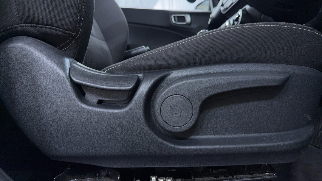 2023 Hyundai Venue Venue, Automatic, 52209 km, Drivers Side Adjustment Panel