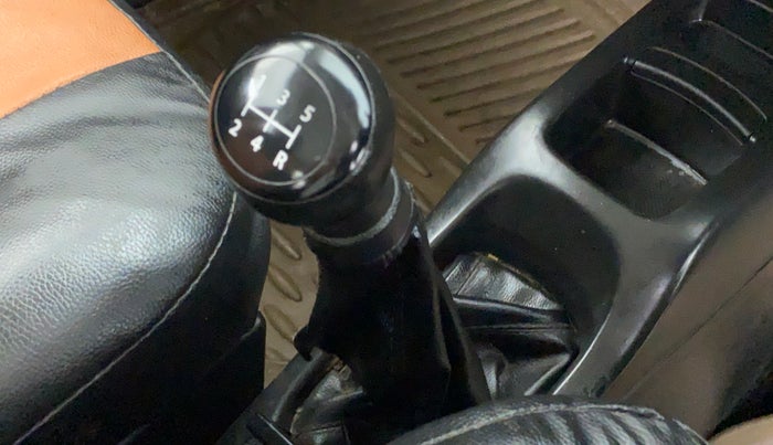 2014 Maruti Wagon R 1.0 LXI, Petrol, Manual, 23,760 km, Gear lever - Boot cover slightly torn